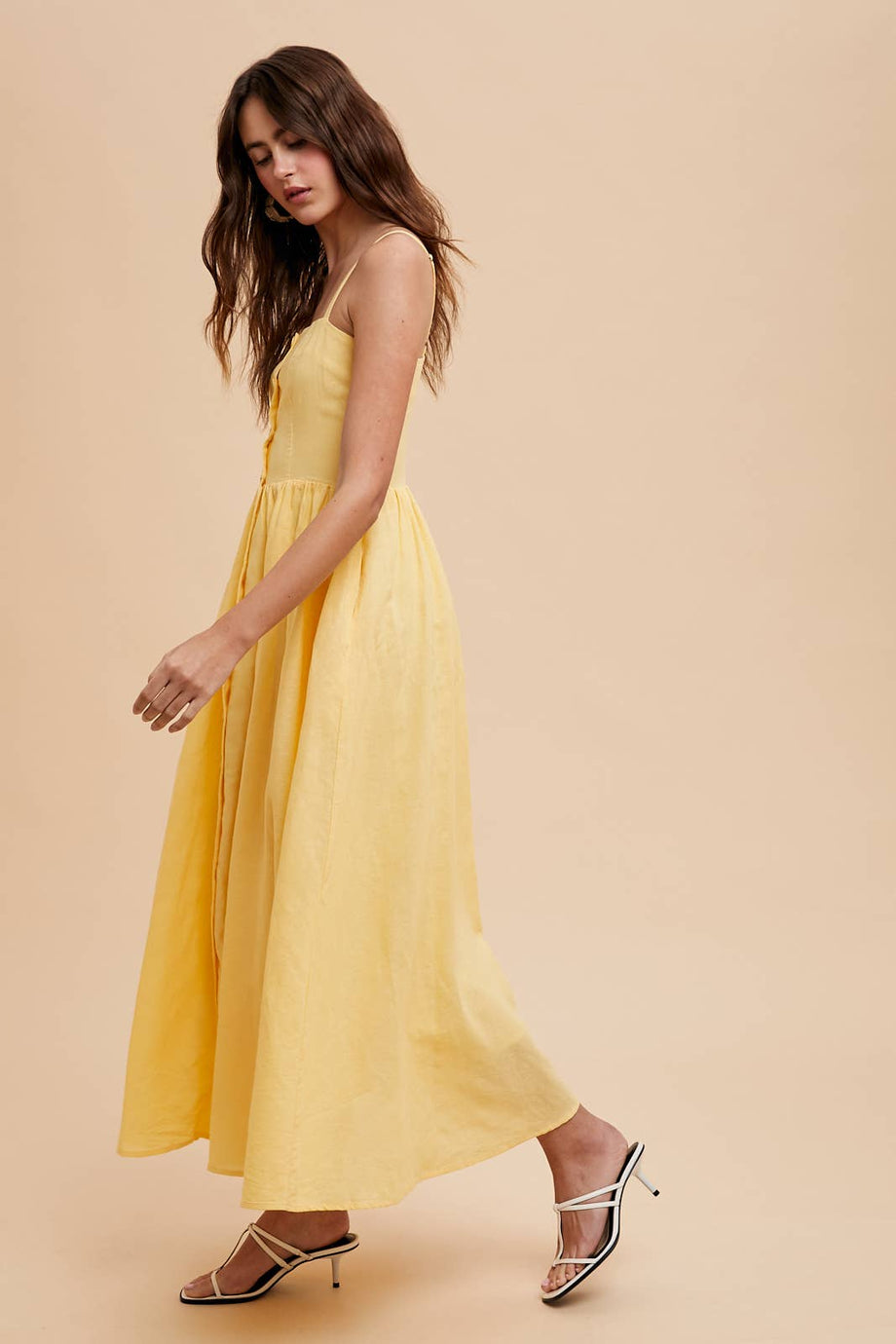 button linen dress BLEND – BUCHANAN Elegant Sweetheart Neck Tulle Most Loved standing in front of Color:Warm Sunshine Yellow